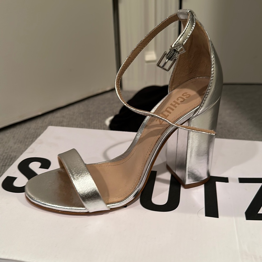 Schutz 5.5 silver chunky heel